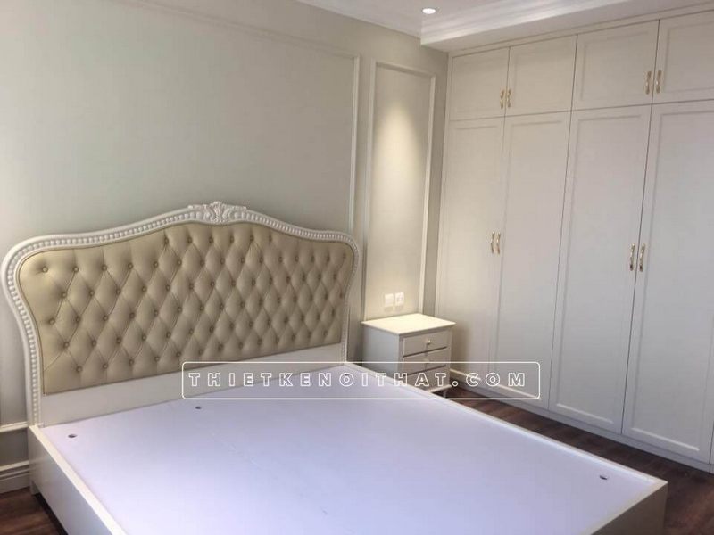 Điểm nhấn nội thất thanh lịch là giường ngủ đầu giường bọc da đẹp mãn nhãn.